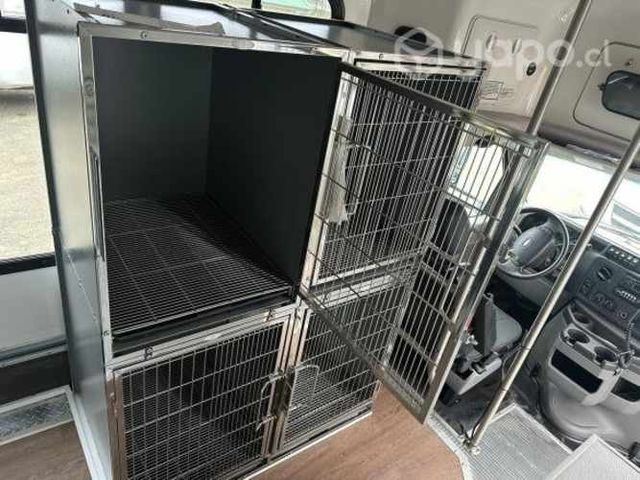 Ford e 450 adaptada como peluquería canina