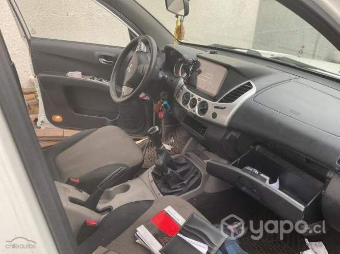 Mitsubishi l200 2016