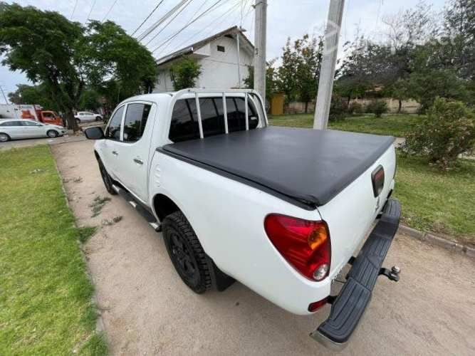 Mitsubishi l200 2014 4x4 diesel impecable