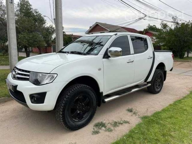 Mitsubishi l200 2014 4x4 diesel impecable