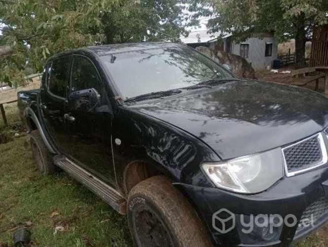 Mitsubishi l200 2012