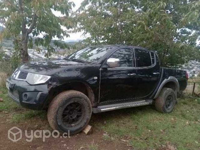 Mitsubishi l200 2012