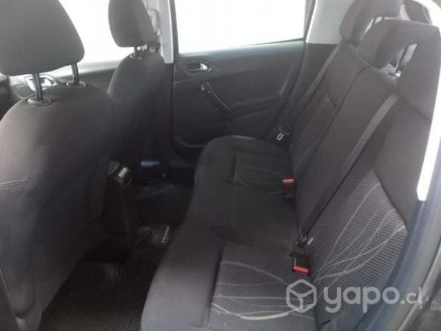 Vendo excelente automóvil por no uso