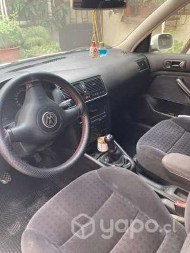 Volkswagen Golf 2003 al día patente pagada.