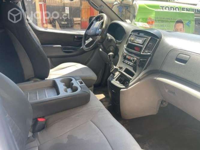 Vendo Hynday H1 2016 color Gris para reparto