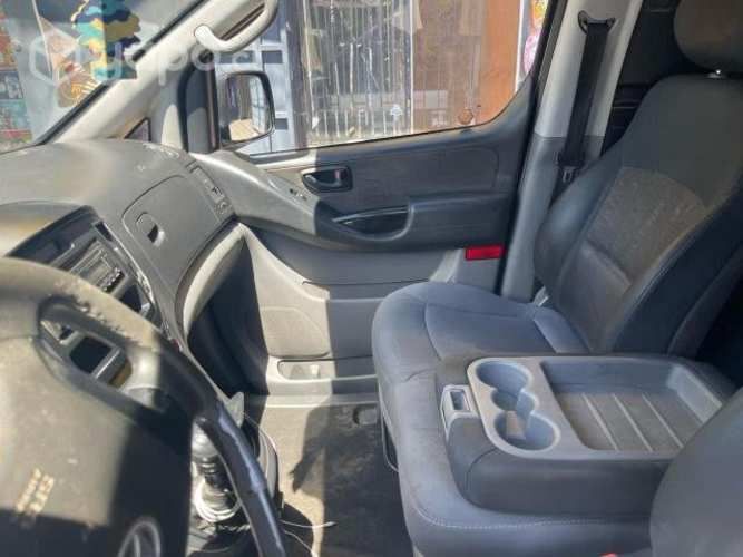 Vendo Hynday H1 2016 color Gris para reparto