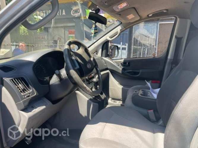 Vendo Hynday H1 2016 color Gris para reparto