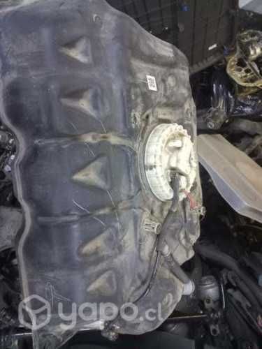 Estanque de bencina Toyota yaris 2015