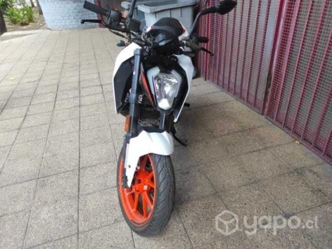 moto KTM duke 200