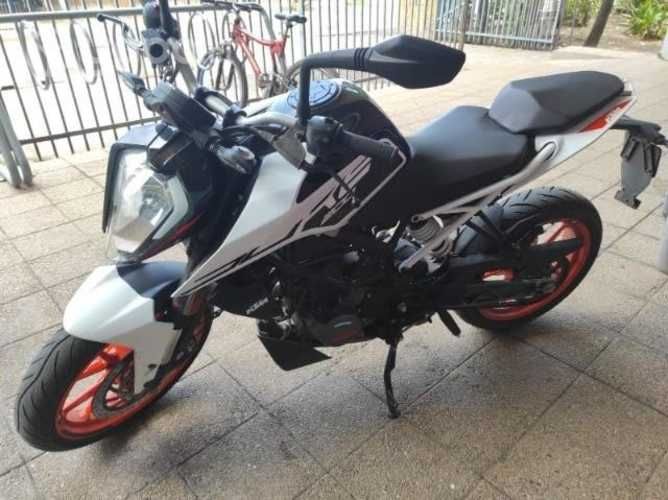 moto KTM duke 200