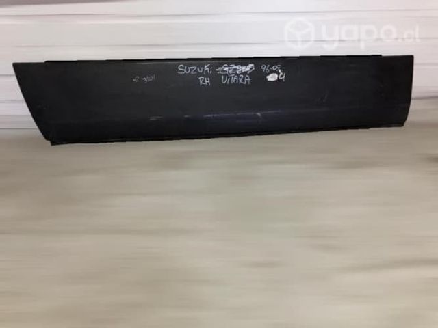 Moldura de puerta rh suzuki vitara 1996-2004