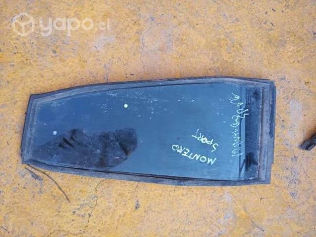 Mitsubishi montero sport vidrio trasero derecho