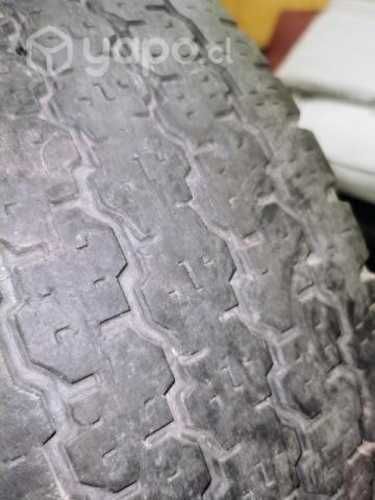 Neumático Bridgestone 235 70 16 con llanta