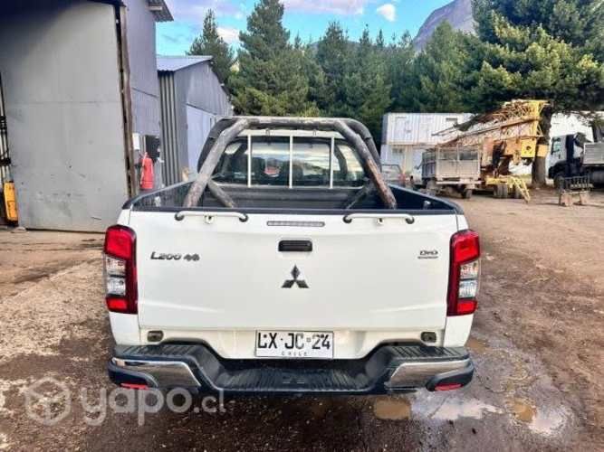 Mitsubishi l200 2020