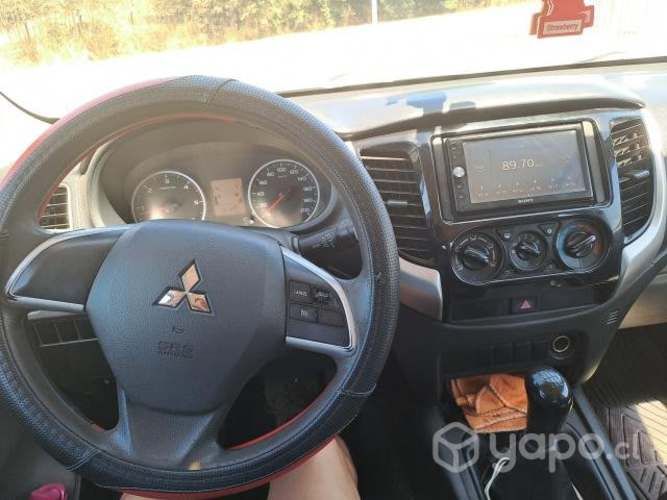 Mitsubishi l200 2017