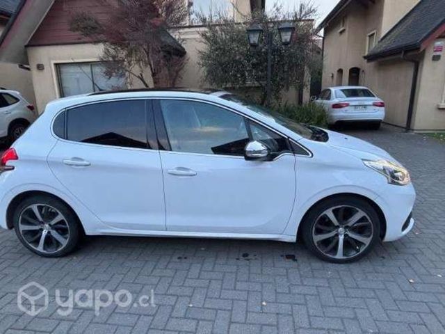Peugeot 208 allure 1.6 bluehdi 100 hp full