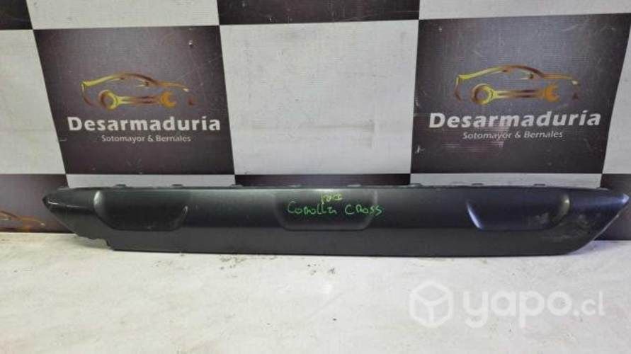 Moldura delantera Corolla cross 2.1