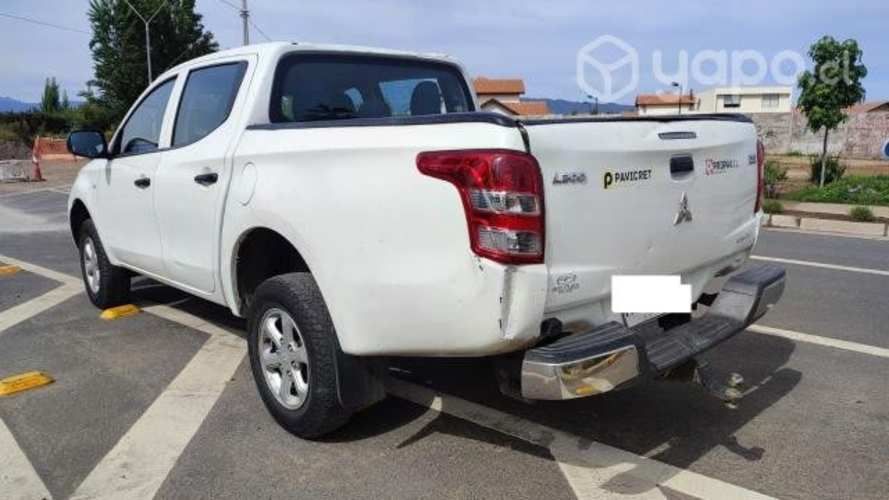 Mitsubishi l200 2016