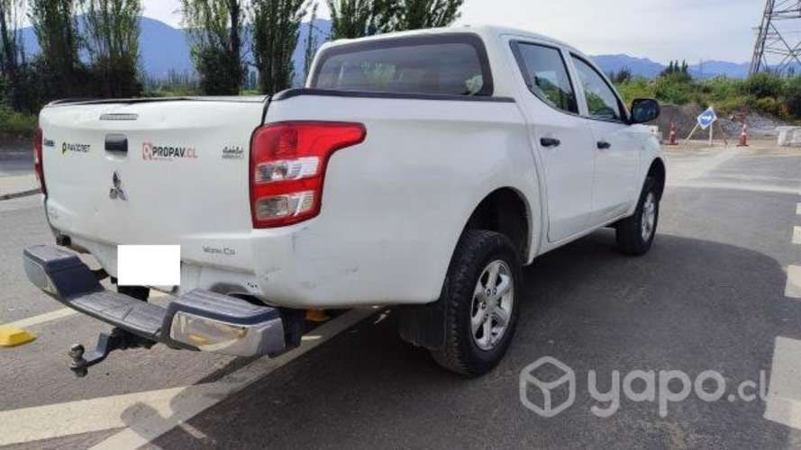Mitsubishi l200 2016