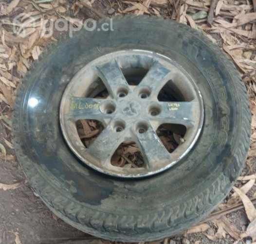 Llanta Aluminio Detalle Con Neumático Mitsubishi L