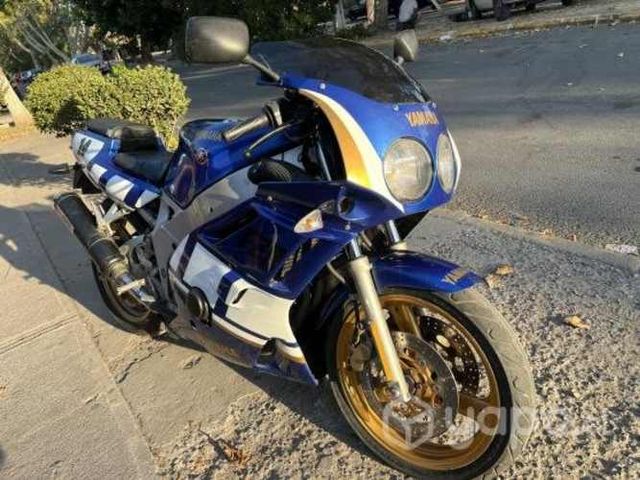 Yamaha FZR 400cc 3en1