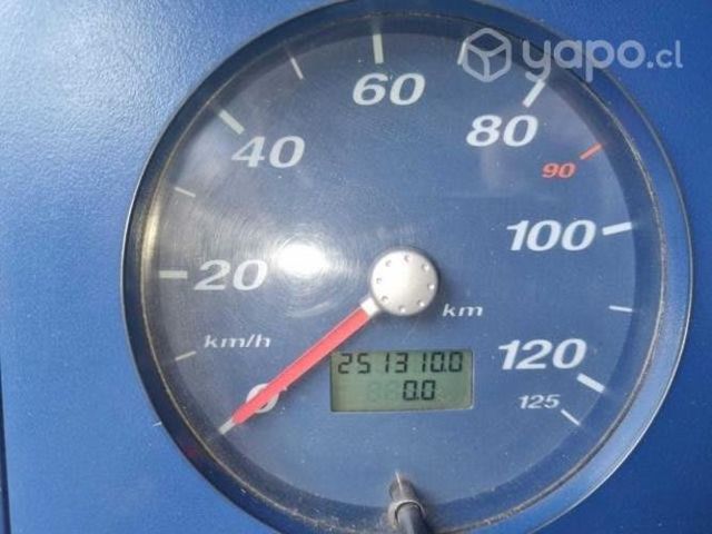 Camión Volkswagen 9150 con grúa y barandas