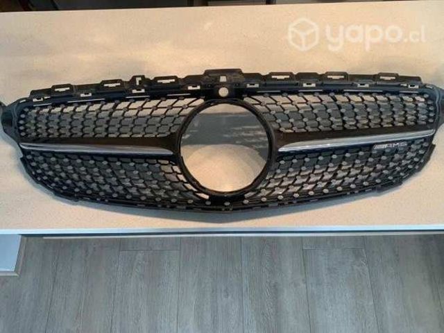 Parrilla delantera diamantes Mercedes clase C