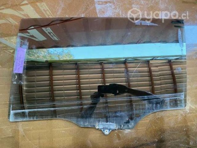 Vidrio original puerta tras izq Kia Sportage 2014