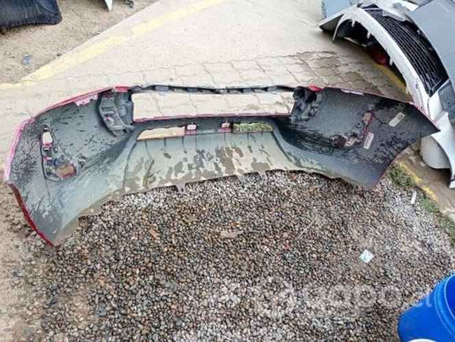 Parachoque Toyota Hilux 2023 ORIGINAL impecable