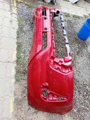 Parachoque Toyota Hilux 2023 ORIGINAL impecable