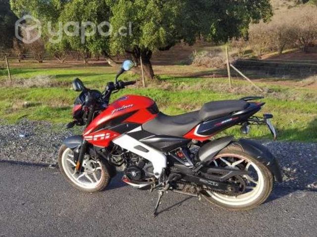 Moto bajaj pulsar ns200 año 2022