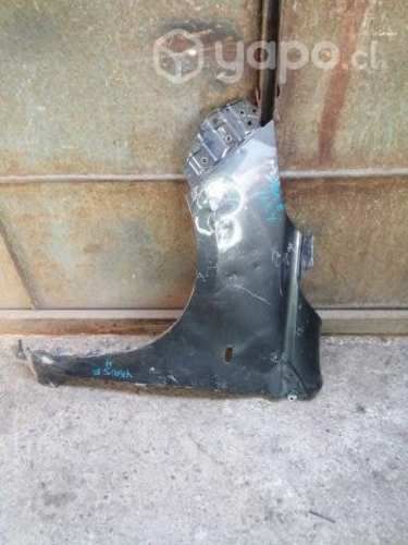 Tapabarro izquierdo toyota yaris e original