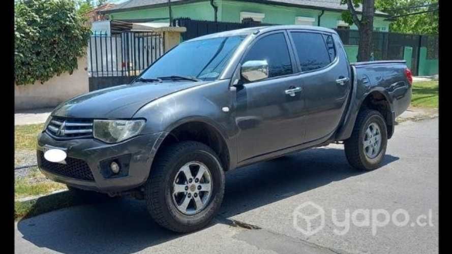 Mitsubishi l200 2012