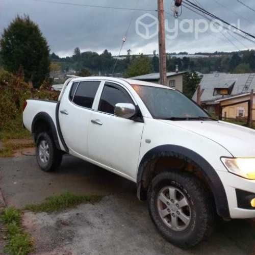 Mitsubishi l200 2015