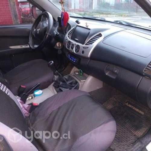Mitsubishi l200 2015
