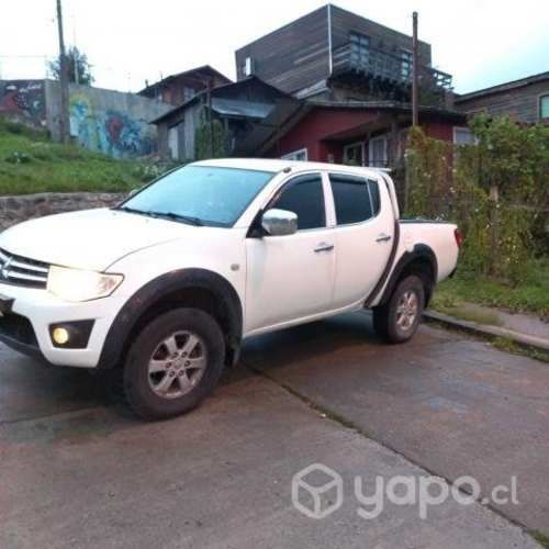 Mitsubishi l200 2015
