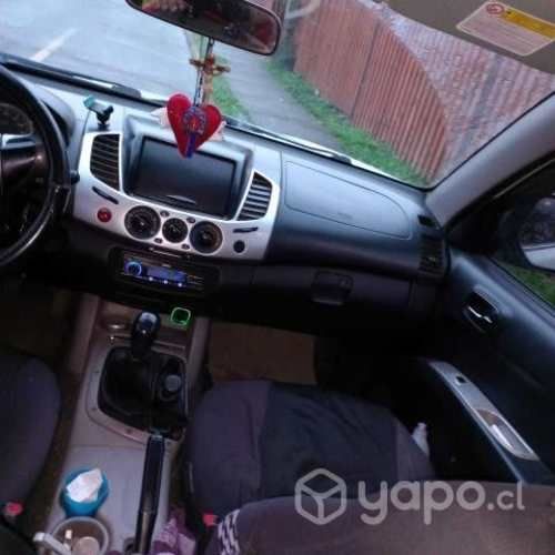 Mitsubishi l200 2015
