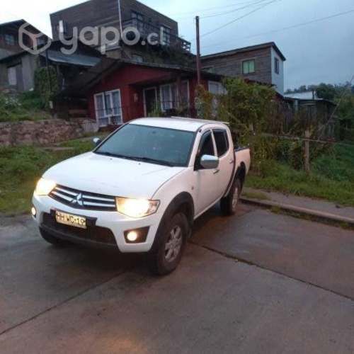 Mitsubishi l200 2015