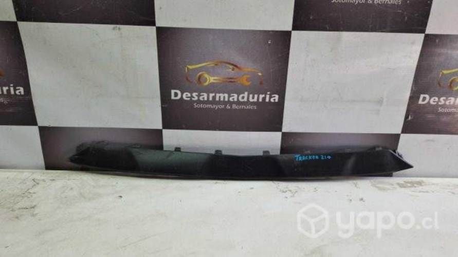 Moldura tracker 2021 a 2024 2.1