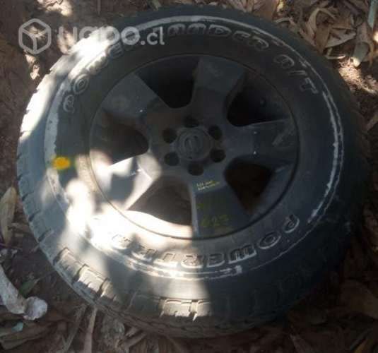 Llanta Aluminio Detalle Con Neumático 245 75 R16