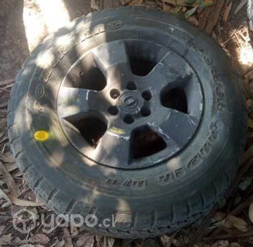 Llanta Aluminio Detalle Con Neumático 245 75 R16