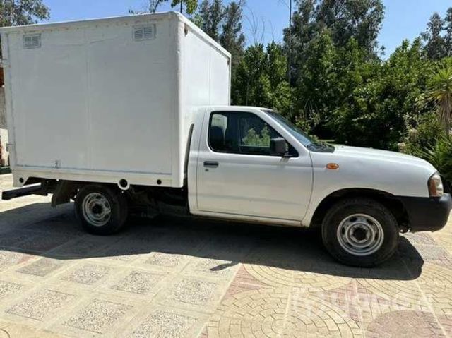Camioneta Nissan Terrano cabina simple
