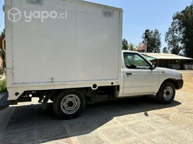 Camioneta Nissan Terrano cabina simple