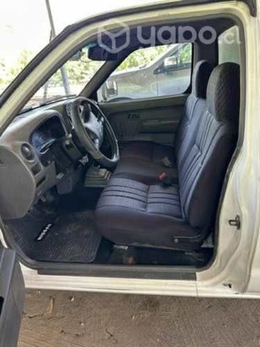 Camioneta Nissan Terrano cabina simple