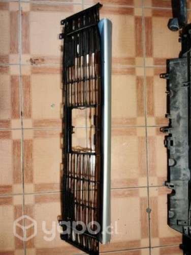 Rejilla inferior con bisel gris citroen ds7 2018