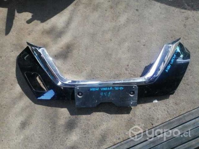 Bisel de mascara nissan new versa original