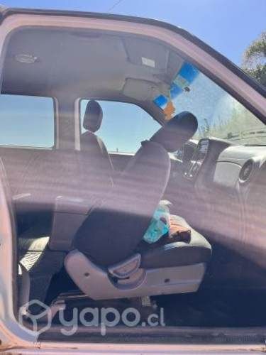 Vendo camioneta nissan terrano 2011