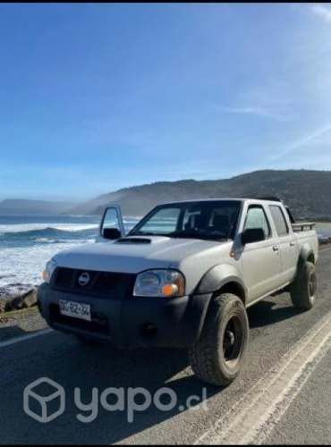 Vendo camioneta nissan terrano 2011