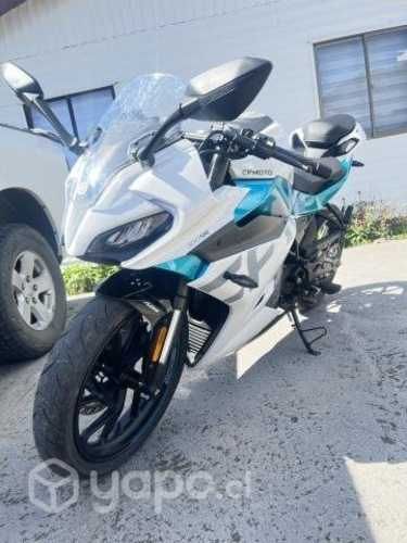 Cf moto 300 deportiva