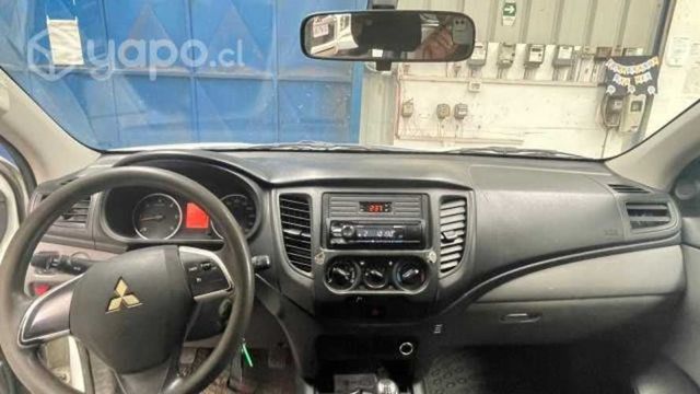Mitsubishi l200 2016